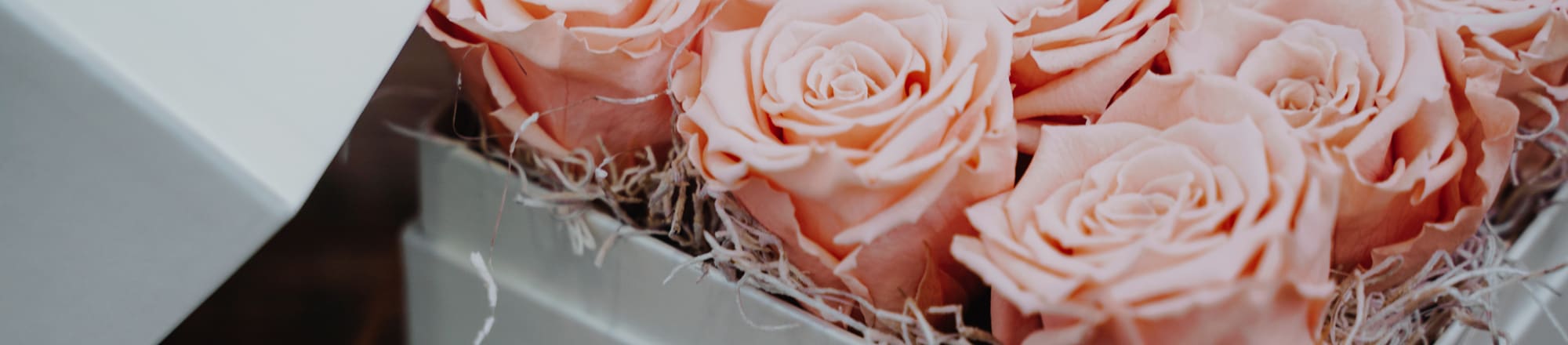 Eleganti - scatole con rose «che parlano d’amor»